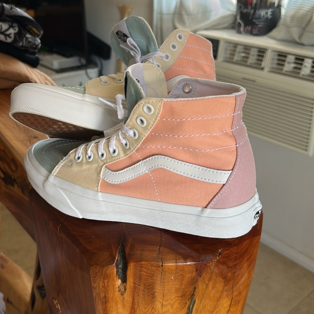 Brand new vans high top sneakers unisex size in photos